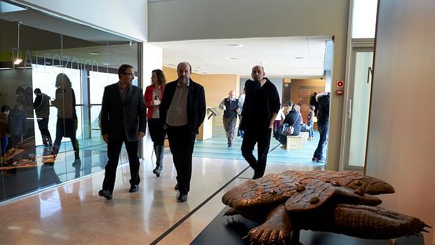 El vicepresidente regional durante su visita al museo