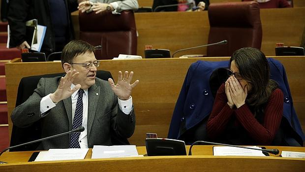 Imagen de Puig y Oltra tomada el pasado jueves en las Cortes Valencianas