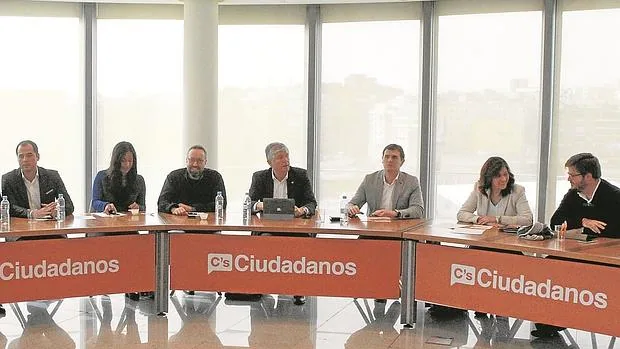 Albert Rivera y otros líderes de Ciudadanos, ayer en Madrid durante la reunión de la Ejecutiva