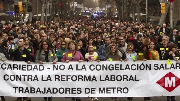 Los trabajadores del metro se manifestaron ayer en el centro de Barcelona