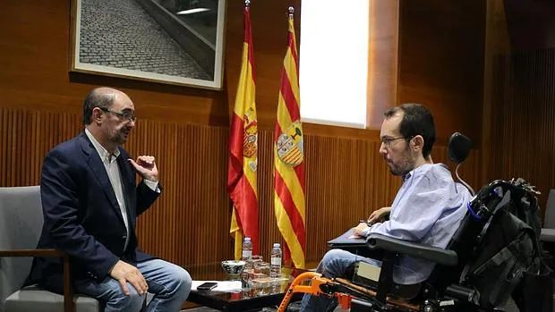 El presidente aragonés, Javier Lambán, junto al líder regional de Podemos, Pablo Echenique
