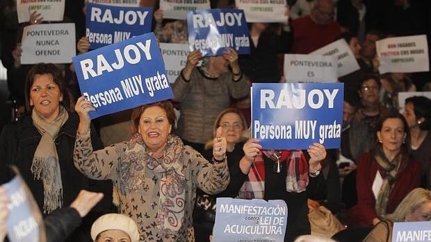 Concejales del PP, en el pleno del Ayuntamiento de Pontevedra que declaró a Rajoy persona non grata