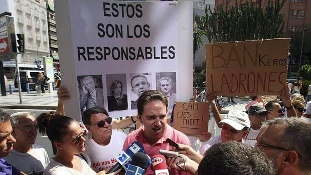 Así colocó la CAM sus cuotas participativas a «clientes de confianza»