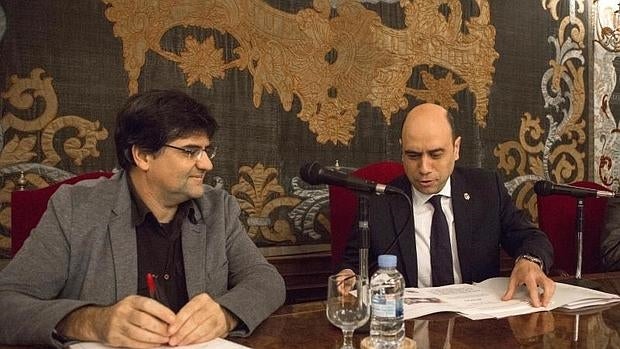 Miguel Ángel Pavón y Gabriel Echávarri en el pleno de Alicante