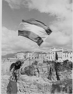 La bandera andaluza ondea sobre Ronda