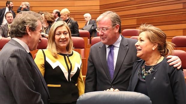 De Santiago-Juárez, Del Olmo, Silván y Valdeón, ayer durante la celebración del Estatuto