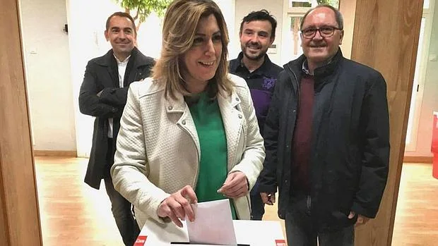 Susana Díaz a la hora de votar