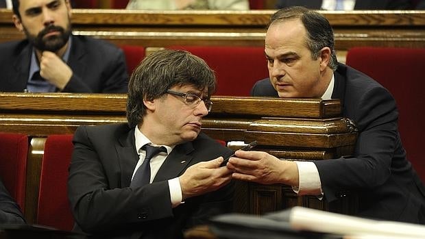 Puigdemont, durante la sesión de control del Parlament