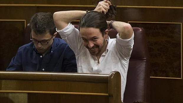 Pablo Iglesias, durante la segunda jornada de la investidura de Pedro Sánchez