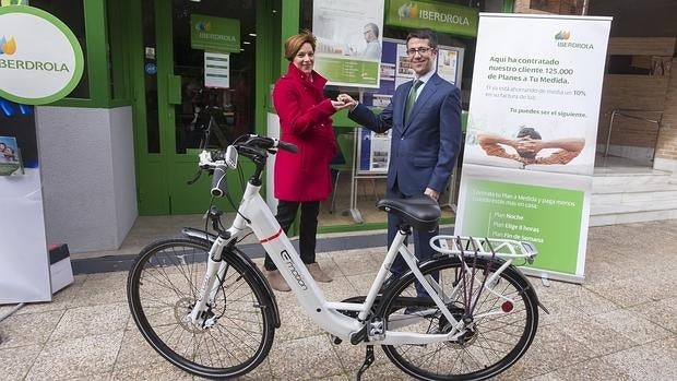 Una vallisoletana se convierte en el cliente 125.000 de los «Planes a Tu Medida» de Iberdrola