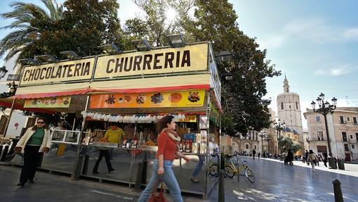 Imagen de un puesto de churros frente al Miguelete