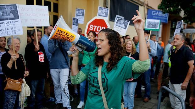 Imagen de la protesta contra un desahucio en Valencia tomada el pasado mes de septiembre