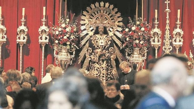 Jesús de Medinaceli, en uno de los tradicionales besapiés