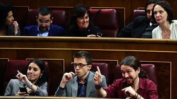 Iglesias baja el tono con el PSOE para alcanzar su «acuerdo del beso»