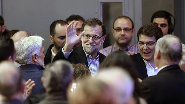 Rajoy pide a Sánchez que se abstenga y «deje gobernar a quien ganó»