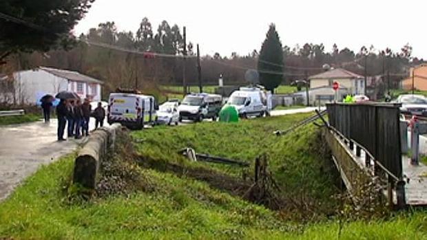 Hallan el cuerpo sin vida de un hombre en un coche sumergido en un río de Ordes