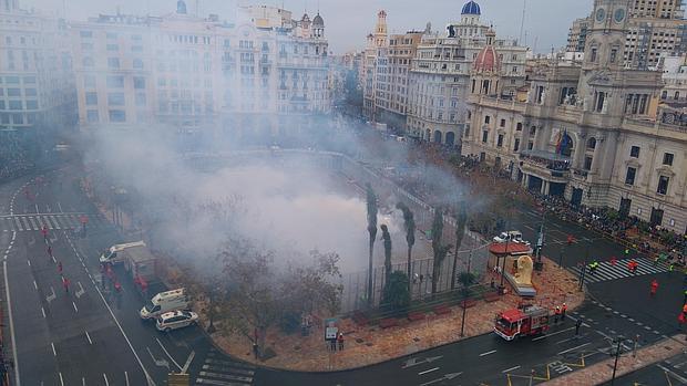 Imagen de la mascletà de este lunes