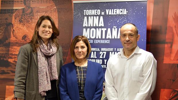 Anna Montañana, a la izquierda, en la presentación del torneo de basket que lleva su nombre