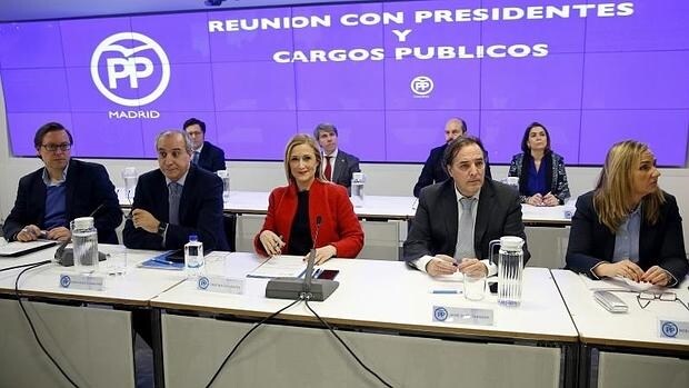 Cifuentes en la primera reunión de presidentes y cargos públicos de la gestora del PP celebrada hoy en Madrid