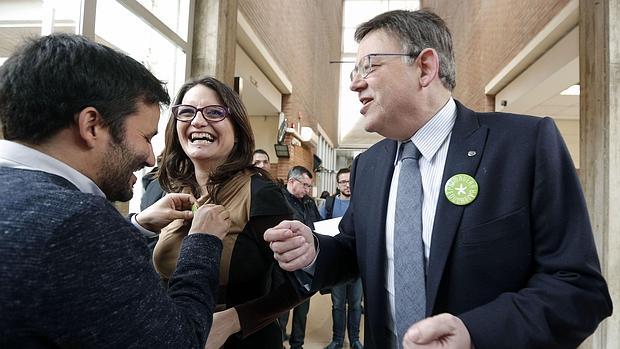 Vicent Marzà, junto a Mónica Oltra y Ximo Puig, durante la presentación del evento