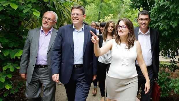 Montiel (Podemos), Puig (PSPV), Oltra y Morera (Compromís) en el Jardín Botánico de Valencia