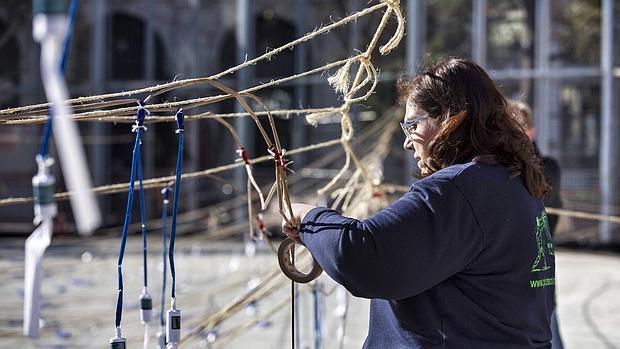 Vídeo: así suena una atronadora mascletà con esencia femenina