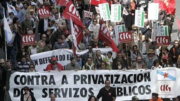 Una manifestación político-sindical en las calles de Santiago