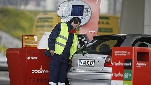 Empleado de una gasolinera en Madrid