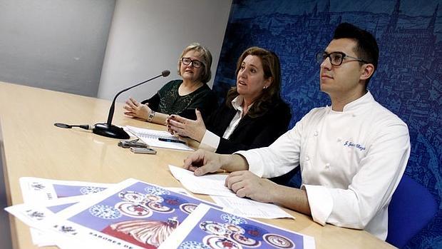 De izquierda a derecha: Ángela Fernández, directora de la Escuela de Hostelería, la concejala Rosa Ana Rodríguez y el jefe de cocina de la Escuela, Javier Chozas