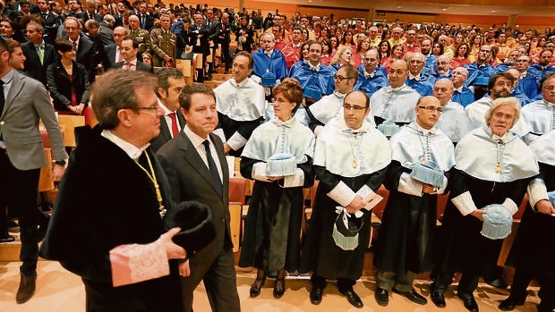 El rector de la UCLM y García-Page hacen su entrada en el Paraninflo del Campus de Ciudad Real