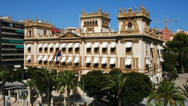 Fachada de la Diputación de Alicante