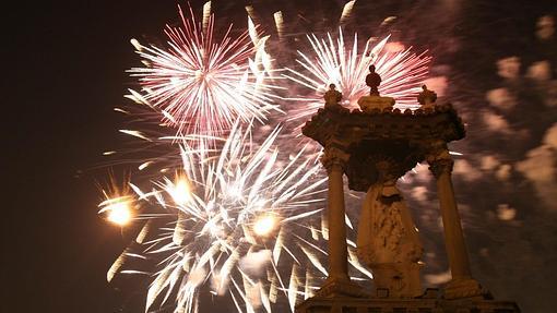 Imagen de archivo del cielo de Valencia durante la Nit del Foc