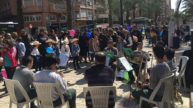 Muchas familias salen a la calle en defensa del modelo educativo concertado y privado