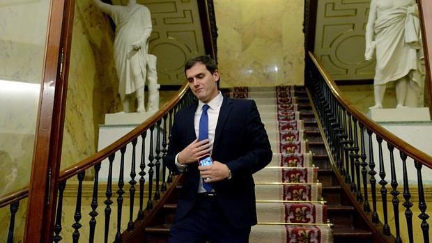 Albert Rivera en los pasillos del Congreso