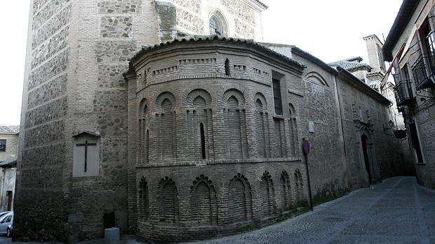 Fachada del convento de Santa Isabel