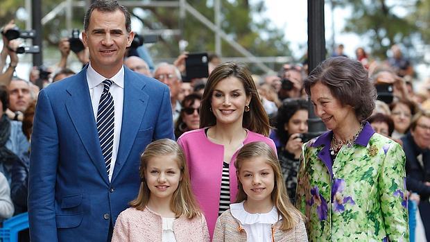 Reaparecen en público la Princesa de Asturias y la Infanta Sofía tras cinco meses y medio