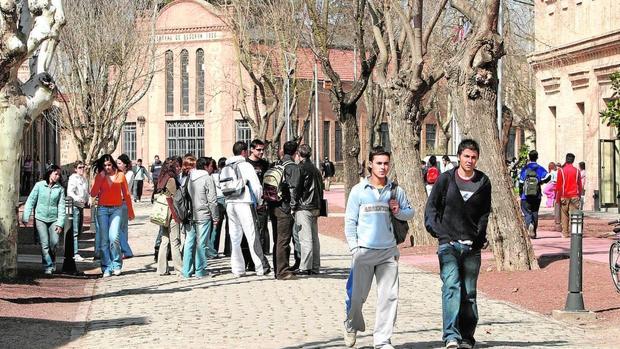 Alumnos del Campus Tecnológico de la Fábrica de Armas de Toledo,