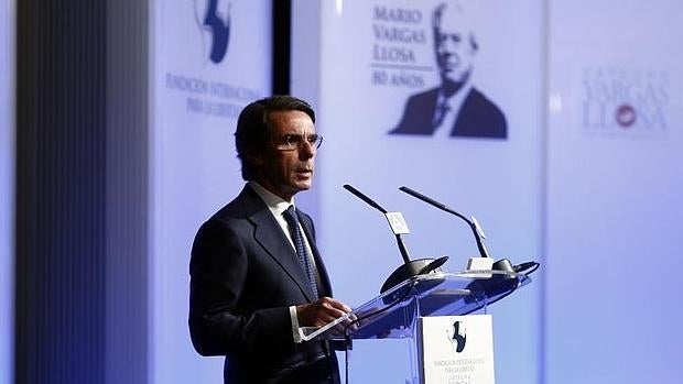 Aznar pide ante Rajoy «nuevos liderazgos frente a los desafíos»