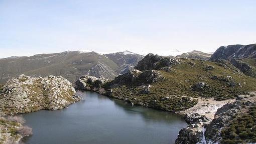 Embalse de Trevinca en el conjunto montañoso orensano