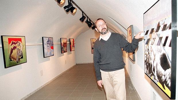 Beato en la galería Tolmo, en 2001