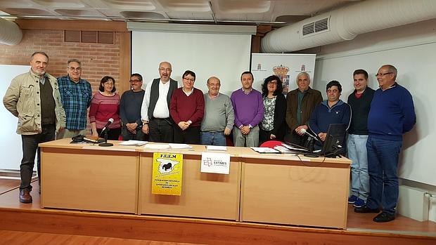 Los integrantes de la Junta Directiva de la Asociación de Entidades Locales Menores de la región en su reunión en Guadalajara
