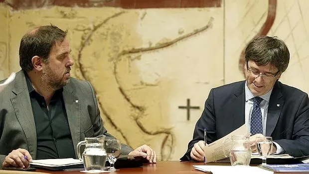 Oriol Junqueras junto a Carles Puigdemont este martes