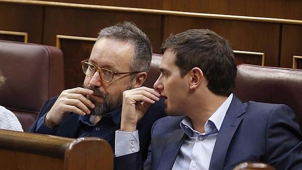 Juan Carlos Girauta y Albert Rivera, en el Pleno del Congreso