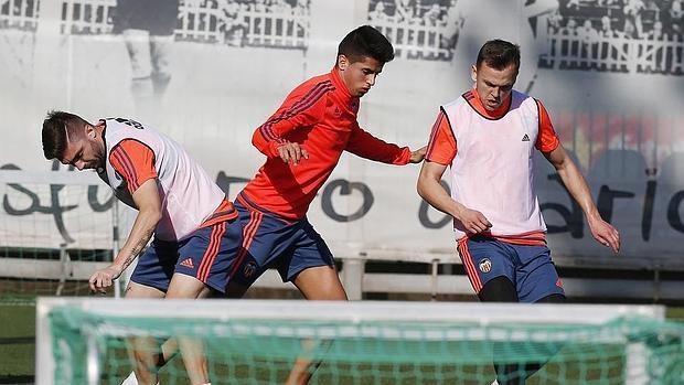 Cheryshev entrena junto a Joao Cancelo y Siqueira