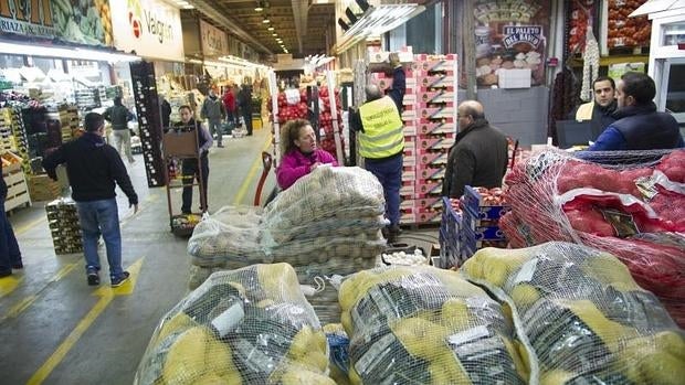 Zona de frutas y verduras en el centro de mercancías de Mercamadrid