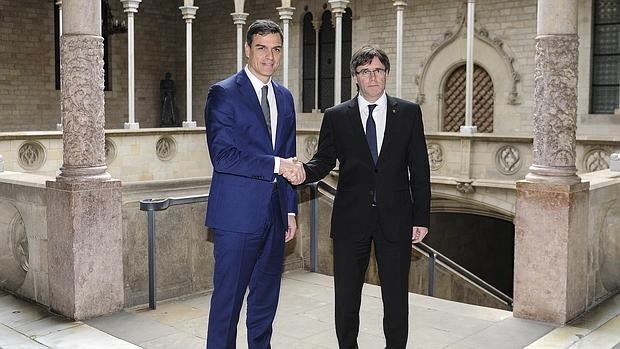 Pedro Sánchez y Carles Puigdemont, en el encuentro que mantuvieron