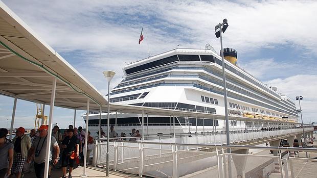 Imagen de archivo de la llegada de un crucero al puerto de Valencia