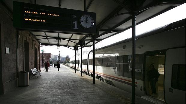 Trenes paralizados entre Teruel y Valencia por falta de maquinistas