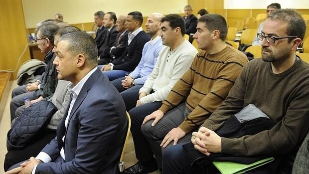 Los quince procesados, durante las primeras sesiones del juicio por la avalancha de Madrid Arena