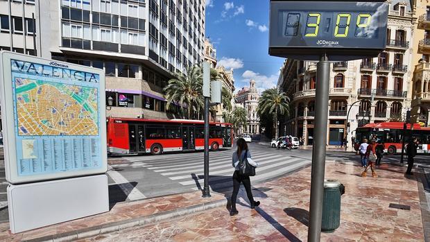 Imagen de un termómetro tomada este miércoles por la tarde en Valencia